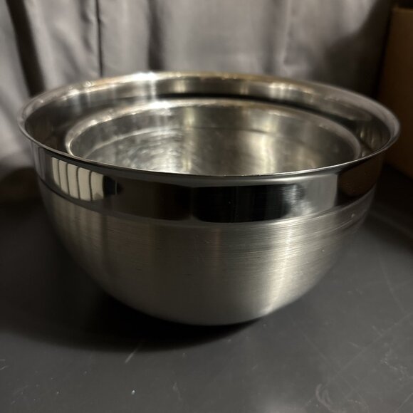Stainless Steel Mixing Bowls Set Of 2 7.5” & 9.5” - Picture 14 of 15